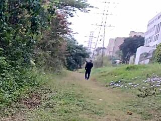 safada flashes ass and pussy in public park