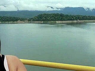 chica abandonada es auxiliada y follada por desconocido