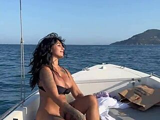sexo en barco me llevo al centro del mar and he cums in my ass