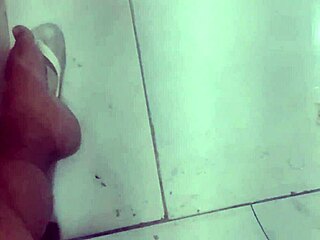 Osasquense maduro se masturbando com creampie