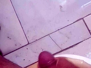 Osasquense maduro se masturbando com creampie