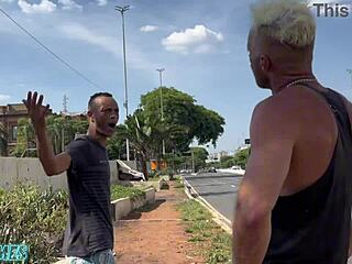 Novinha Offers Her Wet Pussy To Two Strangers