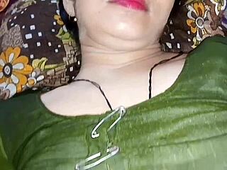 Indian hot girl janvibhabhi was alone her bedroom and invited boyfriend