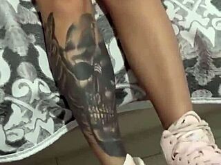 Enteado fode a madrasta sem camisinha e enche o rosto dela 😈