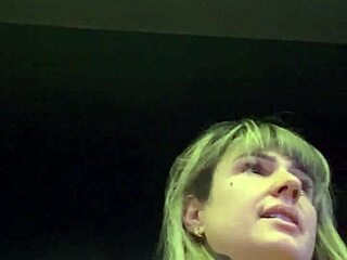 Mulher na academia toda suada que chega tem q tirar a camisa de tao molhada q ta escorria pelas perna a buceta toda melada eos maronbas n�o parava de olha pra sua buceta melada