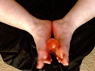 dawnskye1962 oiled my feet for footjob