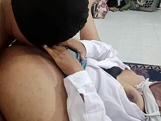 Menjilat vagina adik tiri sampai orgasme