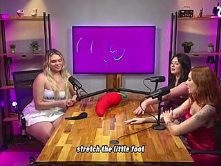 gostosa shows feet and gives blowjob lesson