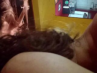 masaje muy relajante en cama de motel con mi amiga