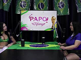 dominadora gosta de usar velas para sentir o prazer
