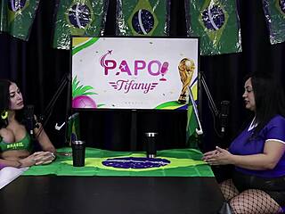 dominadora gosta de usar velas para sentir o prazer