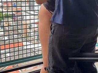fodeu com o vizinho pauzudo bombado na sacada do predio hotwife brasileira fica com a buceta molhada quando ve o vizinho pauzudo fode com o macho e faz o marido corno gravar pov cuckold