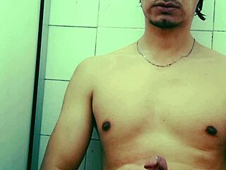 masturbandoce en la ducha