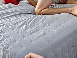 Filmando minha esposa hotwife no pau do comedor