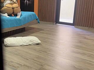 masturbacion anal de estudiante de culo enorme