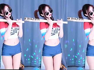 Korean Girl Dances In Sexy Costume