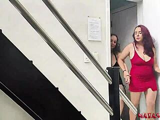 antes de cair nas garras de dominadora ficamos peladas na rua
