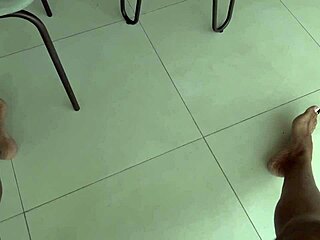 Dando uma boa gozada farta pra relaxar
