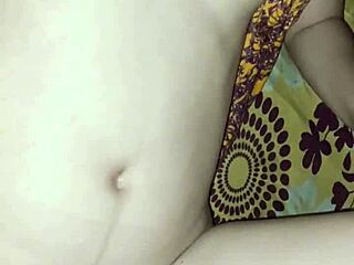 janda daster kuning haus kontol while relaxing at home