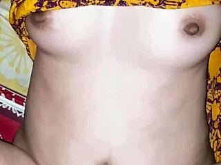 janda daster kuning haus kontol while relaxing at home