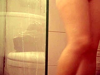 I spied on Venezuelan stepsister Milet shaving her pussy