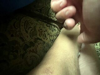 who wants vaseline foot rub as sugar daddy