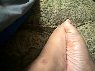 who wants vaseline foot rub as sugar daddy