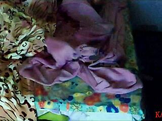 Madrasta divide a cama com enteado enteado veio passar final de semana em sua casa e ela tramou para que tivessem que dividir a cama