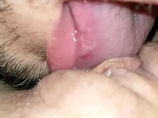 ליקוק כוס מדהים מקרוב על ידי מיניבלונדי בצלילה חושנית