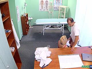 ممرضة شقراء مكتنزة تشتهي أزبار عملاقة