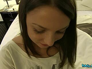 Nimic nu bate o gagiuță superbă care îți călărește pula în stil cowgirl POV cu țâțe naturale perfecte.