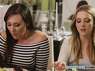 レズ美女が指マンでビショビショ潮吹き