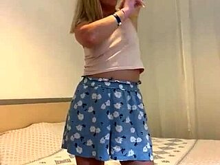 Milf self-depilates underarms and legs in heels