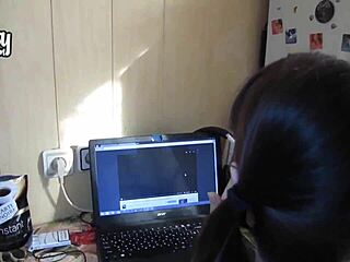 Schoolgirl subtly grooms before class