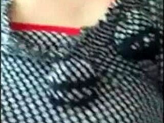 Estrella turca en solitario provoca en show privado caliente con movimientos sensuales.