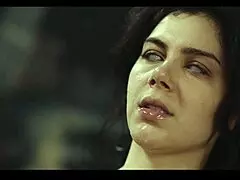 Inocentes enteadas compartilham beijo lésbico e se masturbam juntas