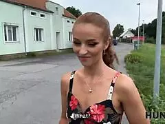 Chaperon Rouge Hunt4K suce grosses bites et les chevauche