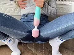 Моята гореща заварена майка пръска непрекъснато?