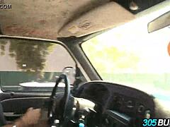 Spanske baber Abella og Ava Addams i ydmykende bilorgie