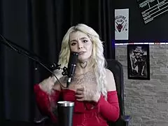 Kyra se asusta con su prolapso anal mientras usan inyecciones para pollas duras en orgía brasileña