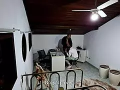 Studentessa va da prof per compito ma finisce sedotta in sesso passione sulla scrivania