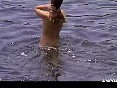 صدر ليتيسيا بريديسي عاري في ألميخاس ميخيلونيس 2000