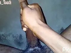 يعني، هالبنت النحيفة الهواة بخصر وساقين صغيرتين 18+ بتعمل استمناء زيتي لوحدها بمنظور أول مع تدليك وتعليمات جرك زي نجمة إباحية.