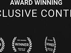 Denne fortellingen utspiller seg med store pupper MILF blondie som dykker inn i sin første harde trekant.