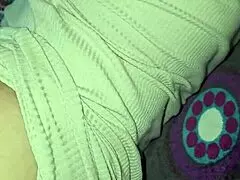 Masturbacja dildem przed kumpelą nakręca ją na gorący anal creampie milfy