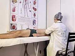 pasienten blir uventet stiv under undersøkelse med sykepleieren, fører til bar bak håndjobb og deepthroat på sykehus med brasiliansk vibe