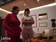 Großarschige Schwestern ficken Monster-Schwänze in Gruppen-Creampie