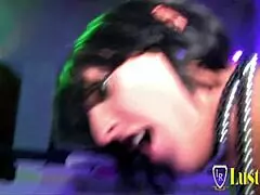 بنت 18+ في نادي سوينغر تنضم ثلاثي ffm متوحش بشرج وركوب