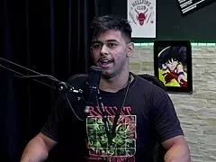 Aprendeu a gravar pornô com ângulos corretos, fudendo melhor em posições como doggystyle e missionary!