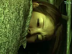 kurvička Japanka v roztrhaných džínách Ayaka Minamino naplněná spermou tease kundou pak intenzivní creampie